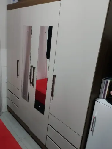 Guarda roupa ,4portas,6gavetas com espelho