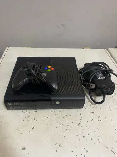 XBOX 360 SLIM + 1 CONTROLE (LEIA A DESCRIÇÃO)