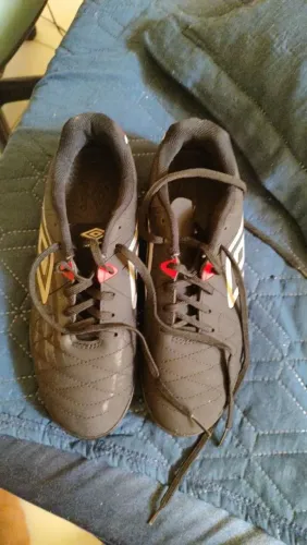 Chuteira society umbro attack