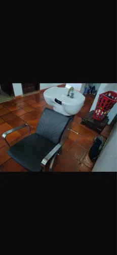 2 cadeiras de barbeiro + lavatório ?
