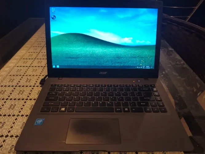 Acer Aspire One Cloudbook 14?