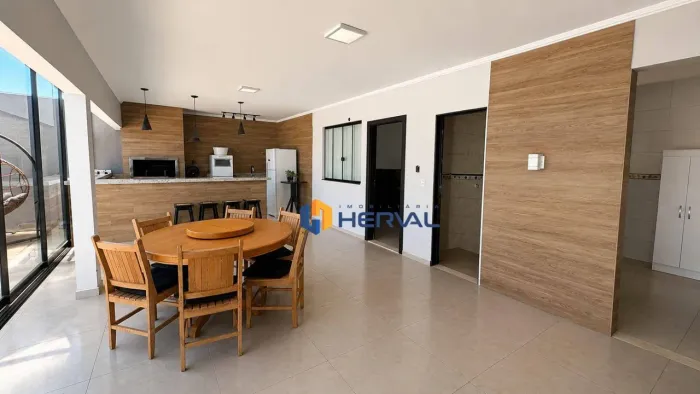 Casa com 4 quartos à venda, 277 m² por R$ 1.490.000 - Jardim Iguaçu - Maringá/PR