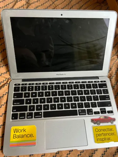 MacBook Air 11" A1465 - com defeito
