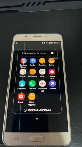 Celular Samsung Galaxy J7 Metal funcionando com detalhes
