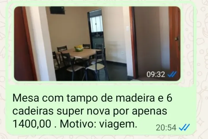 Mesa com tampo de madeira e seis cadeiras a venda por motivo de viagem
