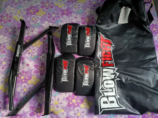 Barra fixa + saco de box da blow fight 