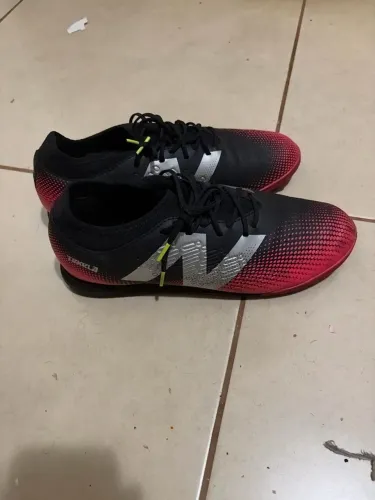 Chuteira New Balance Takela Magique