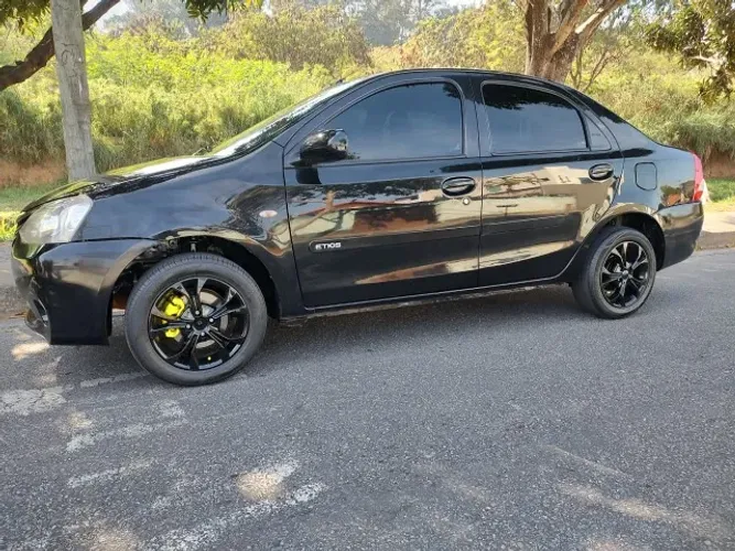 Toyota Etios XS Sedan 1.5 Flex 16V 4P Mec. 2013