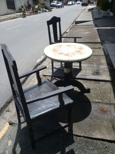 Conjunto de mesa e cadeira prar restaurar RELÍQUIAS 