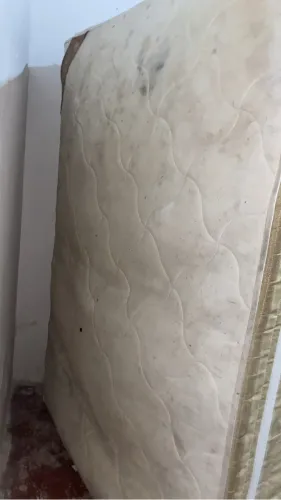 Vende-se duas camas box