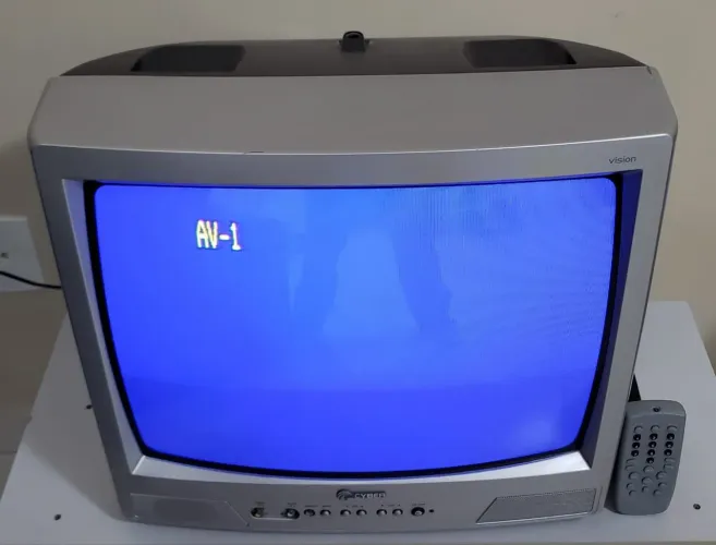 TV de Tubo 21 com saída Scart, Rca, RF a melhor pra consoles retro