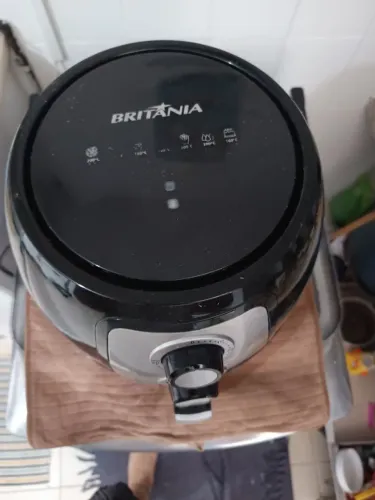 Air Fryer Britânia BFR21P em excelente estado de conservação!