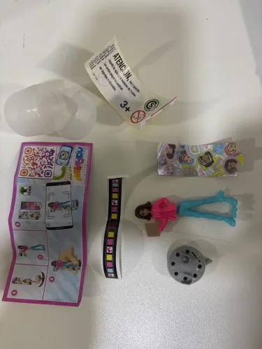 Barbie diretora Kinder Ovo