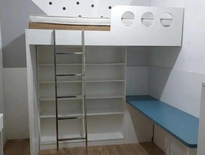 Cama beliche/loft com escrivaninha e estante