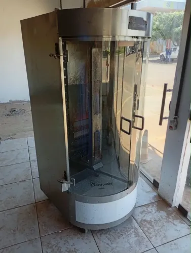 Máquina de assar frango