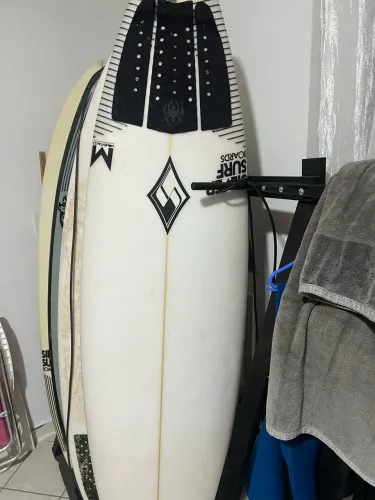 Vendo prancha de surf Silver Surf (mesmo shape q faz as pranchas do Italo Ferreira)