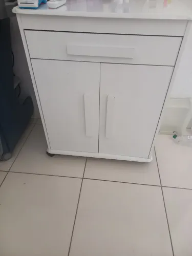 Vendo cômoda,2 portas e 1 gaveta