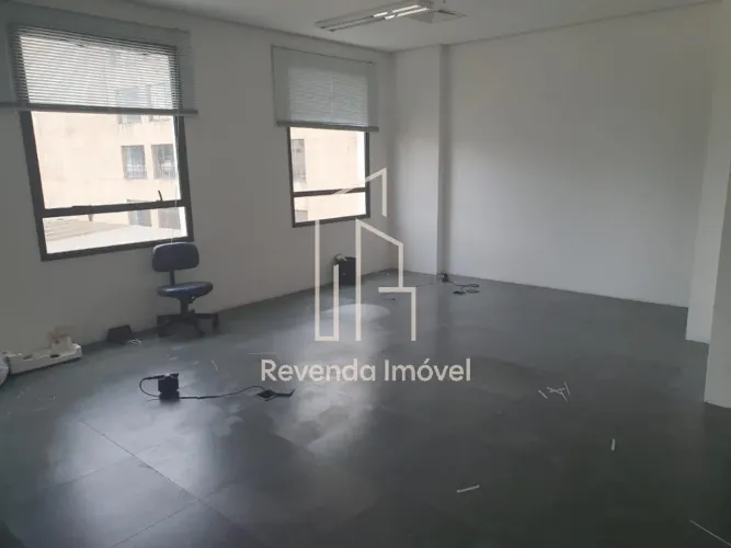 Sala comercial em Alphaville Industrial, 50m², 1 vaga.