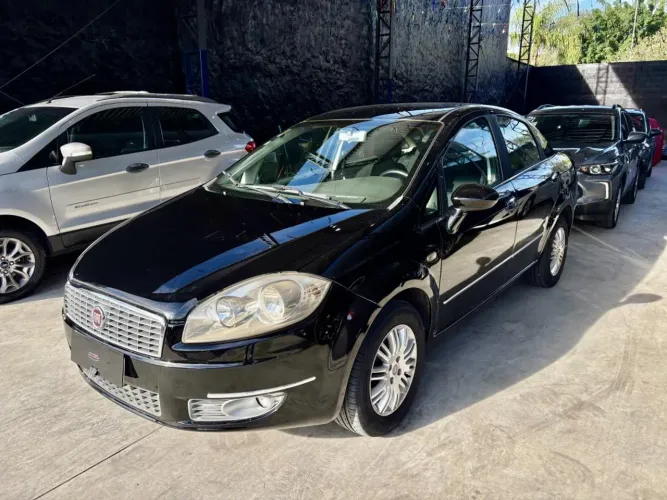 Fiat Linea Essence 1.8 Flex 16V 4P 2012