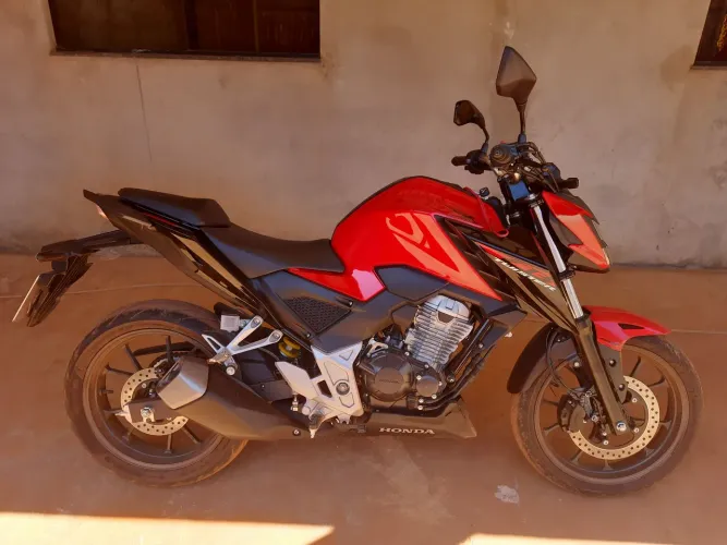 Venda/Troca de Moto CB 300F Twister ABS (2023) no  Valor da FIPE 23.520,00 chama no chat.