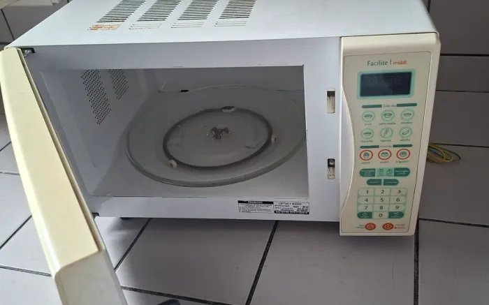 Vendo micro ondas 25 L Consul
