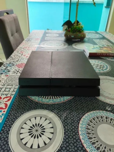 Ps4 Slim ( com defeito, apenas o aparelho)