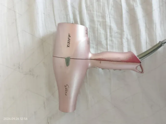 Secador Taiff Fox 3 Ion 2200W rosa usado funcionando sem bico