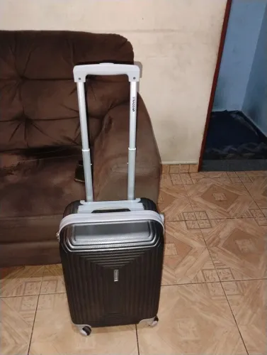 Mala de viagem com rodinhas super conservada