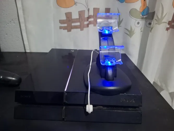 Playstation 4 fat 500 gigas com 2 jogos e carregador