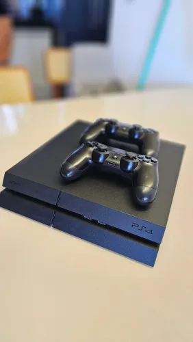 Playstation 4 500GB 2 manetes - Novo