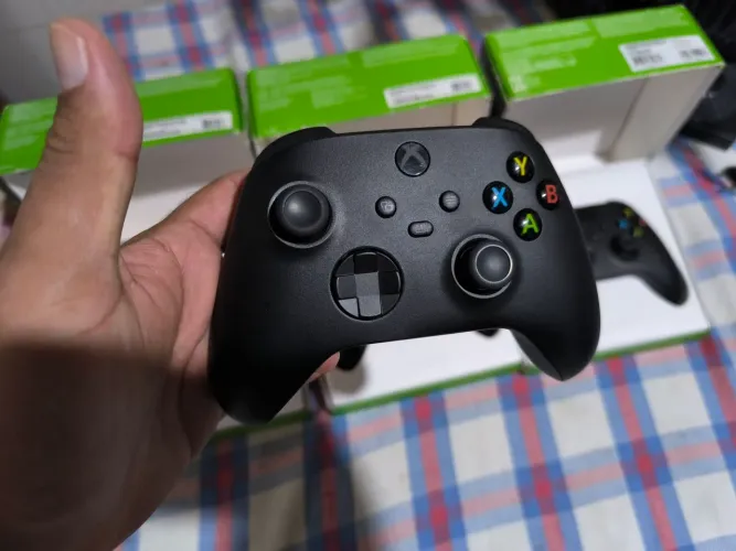 Controle Xbox Series S/X Seminovos Originais Impecáveis - Estado de Novo