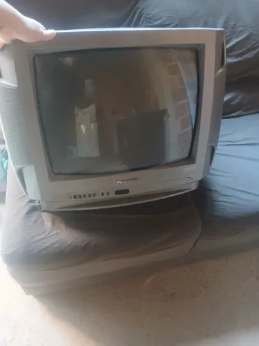Tv antiga boa sem aparelho e sem controle