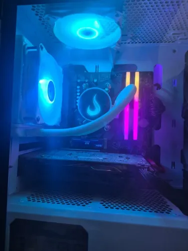 PC GAMER AMD ryzen 5 5600, B550M AORUS ELITE, Radeon RX 590 8GB