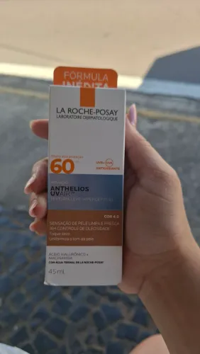 Protetor solar facial Anthelios UVair com 4.0