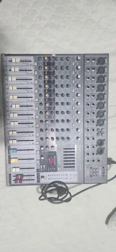 mesa de som Arcano AM EQ12 (ou modelo anterior Armeq1222-fx).