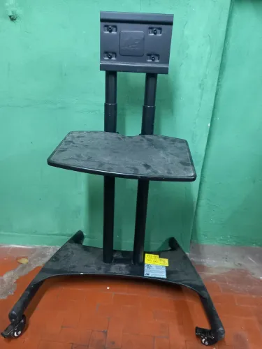 Base para tv de rodinha usada