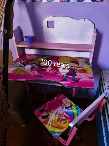 Mesa infantil para estudo