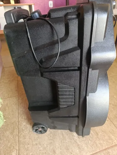 Vendo caixa de som,estrondo 02 . Vol: 550w