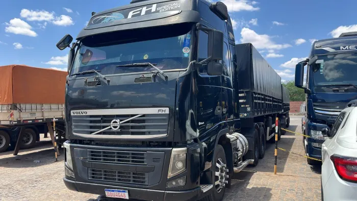 FH 440 6x4 ANO 2011