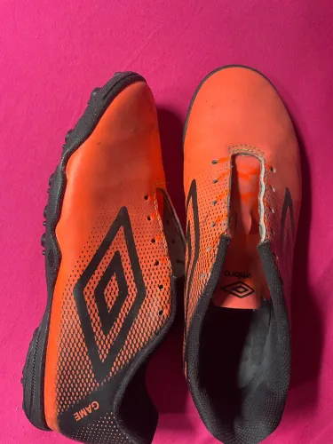 Chuteira society umbro