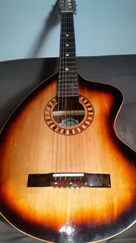 Violão modelo craviola