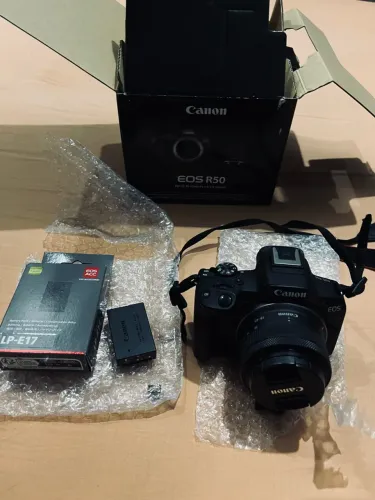 Câmera Canon EOS R50