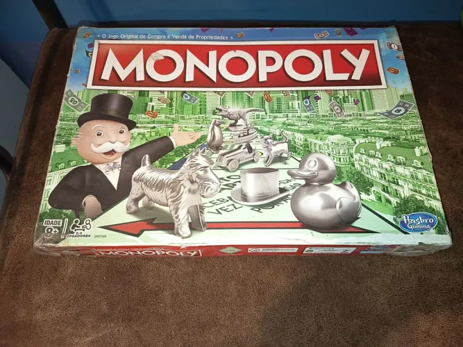 Monopoly semi novo 