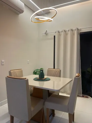 Vendo mesa de 4 cadeiras nova