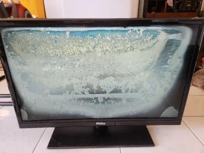 TV Monitor 28" (NÃO FUNCIONA/SUCATA) HD HDMI VGA c/ Conversor Digital