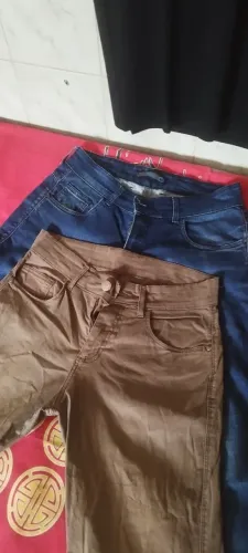 Duas calças Tam 40 jeans e sarja 30 reais cada