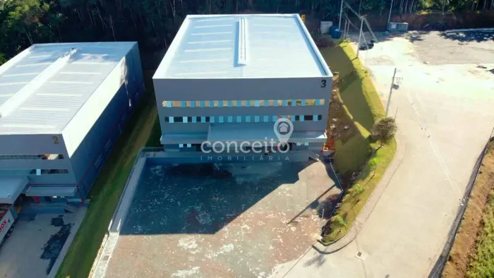 Galpão Novo com 1.753m² na BR-470!