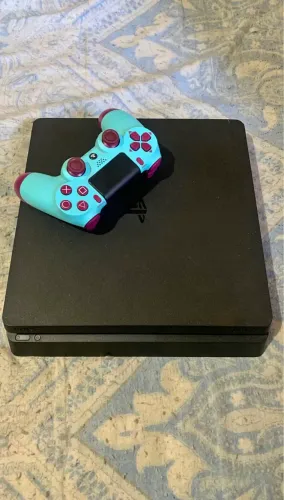 Ps4 slim 1TB