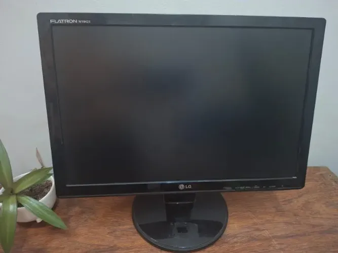 Monitor LG 19" W1942s - Excelente estado