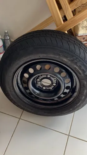 Pneu com aro. Nunca usado